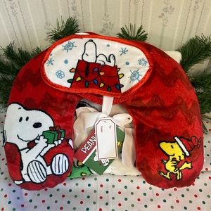 NWT Peanut Children 3 Piece Travel Set